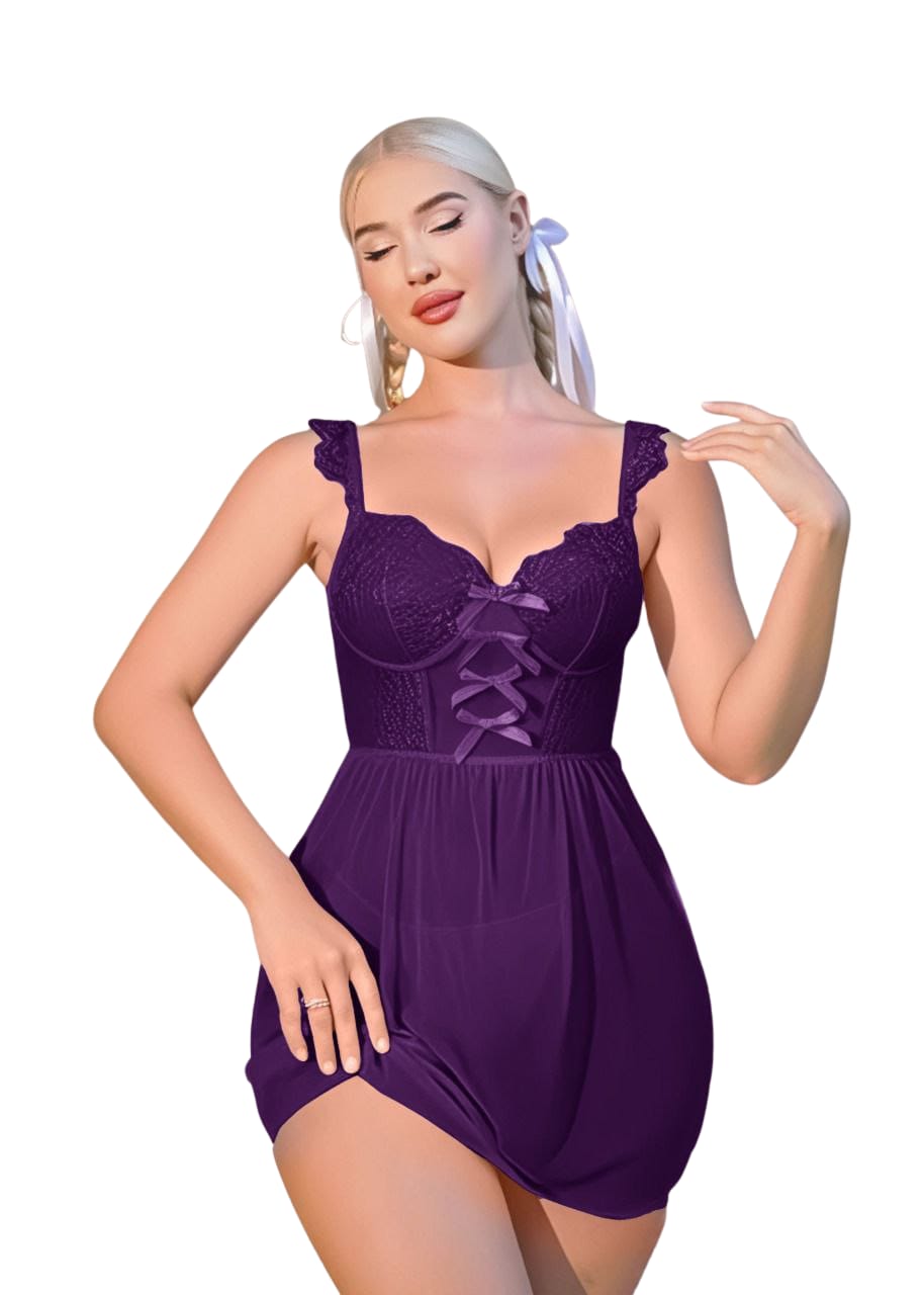 طقم لانجري قصير مع مطرزات بارزة