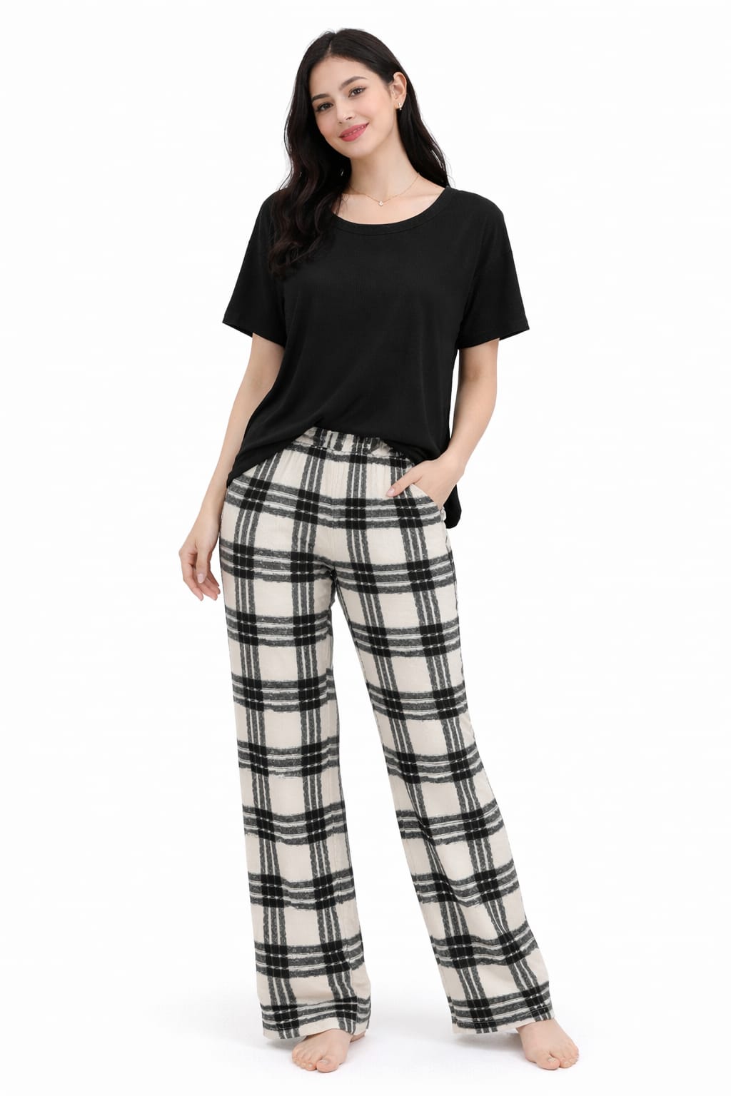 بيجامة حريمي أنيقة مكونة من 3 قطع (توب + بنطلون + روب) بتصميم قلوب جذاب وخامة ناعمة مريحة، مناسبة للنوم والبيت بإطلالة أنثوية راقية. - الصورة 2