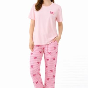 بيجامة حريمي قطن ليكرا – طقم بيتي وردي بتصميم فيونكة