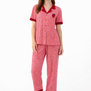 بيجامة حريمي قطن كاروهات أنيقة – طقم بيتي مريح بتصميم عصري